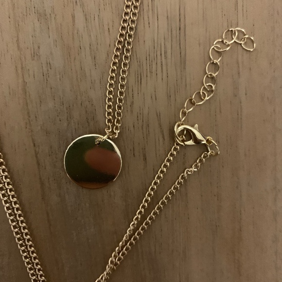 NWOT Gold Necklace with Round Pendant - Picture 4 of 7